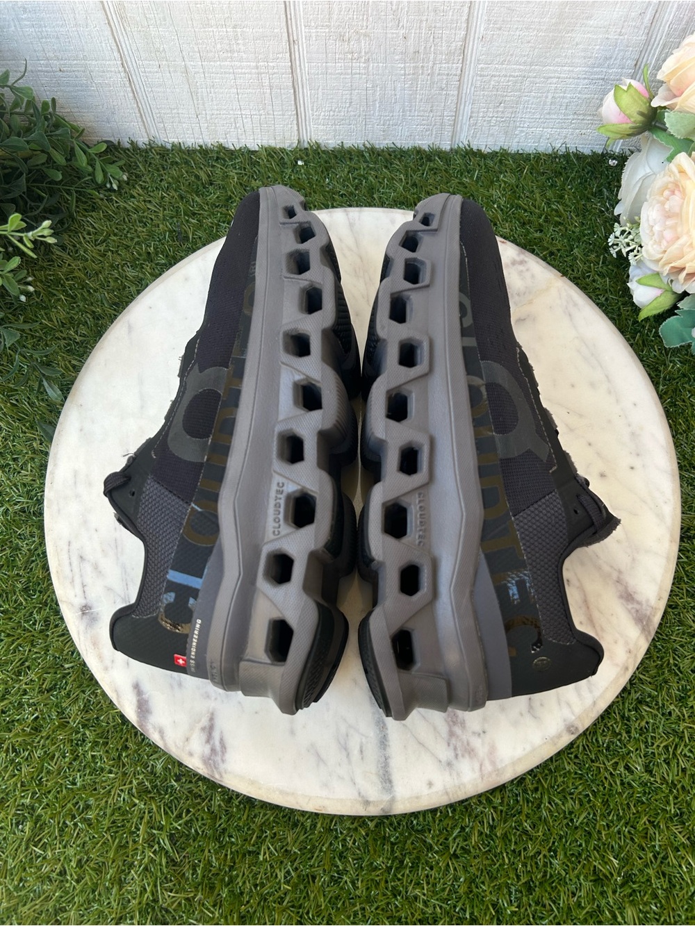 ON Cloudmonster running trainers in triple black wine size 8 gently used - Picture 14 of 16